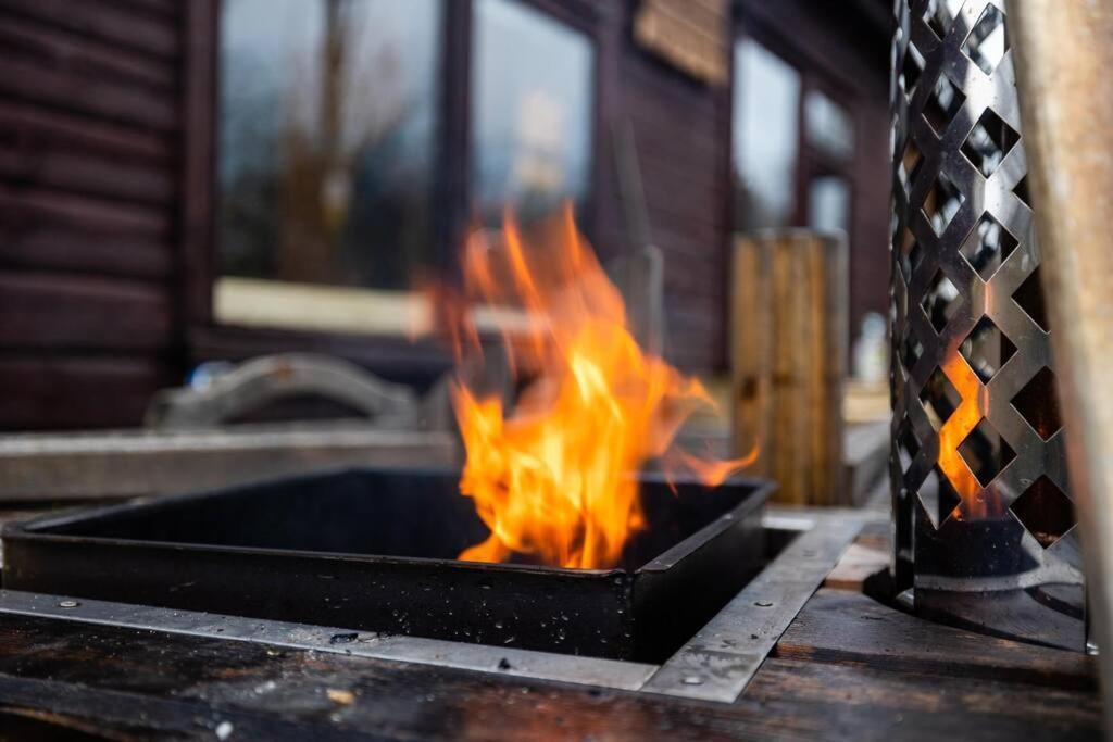 The Woodland Lodge - Wood Fired Hot Tub And Firepit Hambleton Extérieur photo
