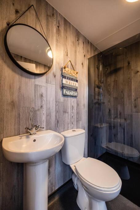The Woodland Lodge - Wood Fired Hot Tub And Firepit Hambleton Extérieur photo