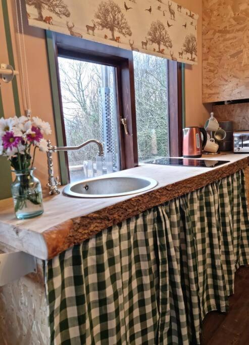 The Woodland Lodge - Wood Fired Hot Tub And Firepit Hambleton Extérieur photo