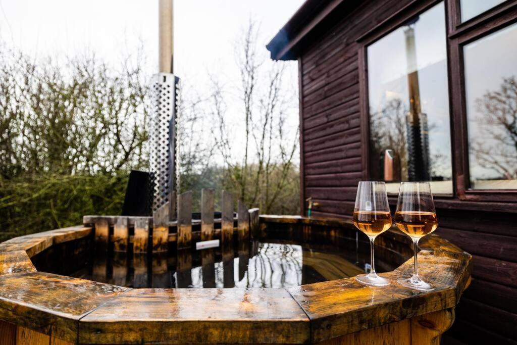 The Woodland Lodge - Wood Fired Hot Tub And Firepit Hambleton Extérieur photo